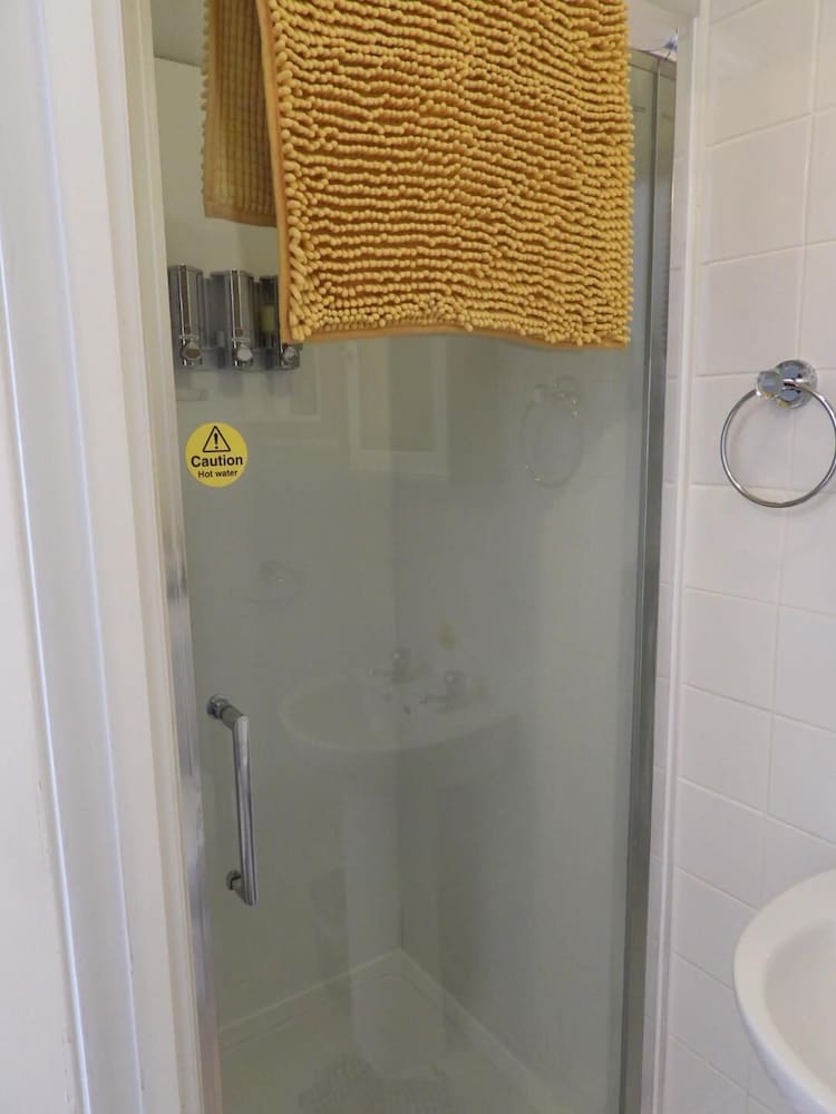 Twin Room, Ensuite photo 3