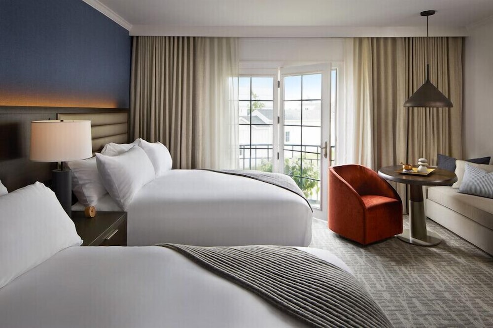 Room, 2 Queen Beds, Balcony (Blossom Hill) photo 2