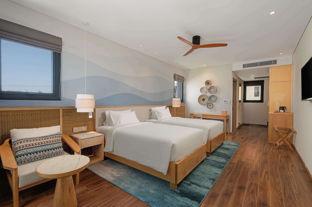 Family Room, Connecting Rooms