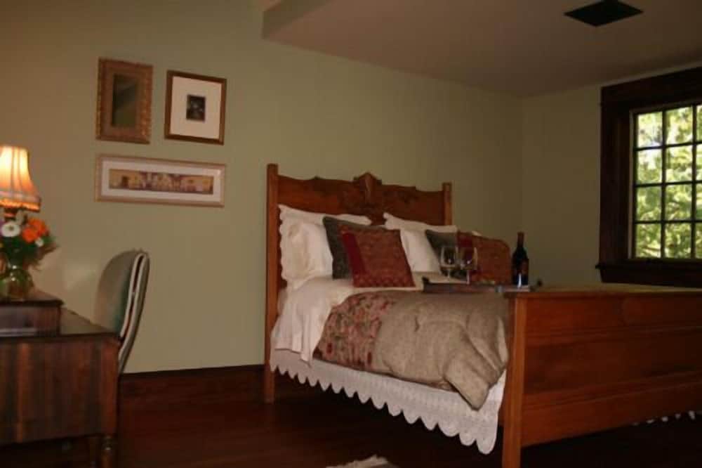 Victorian Room photo 1