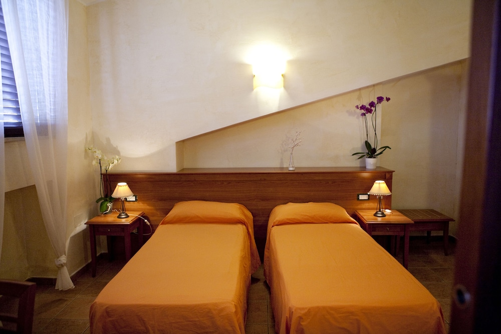 Double or Twin Room photo 1