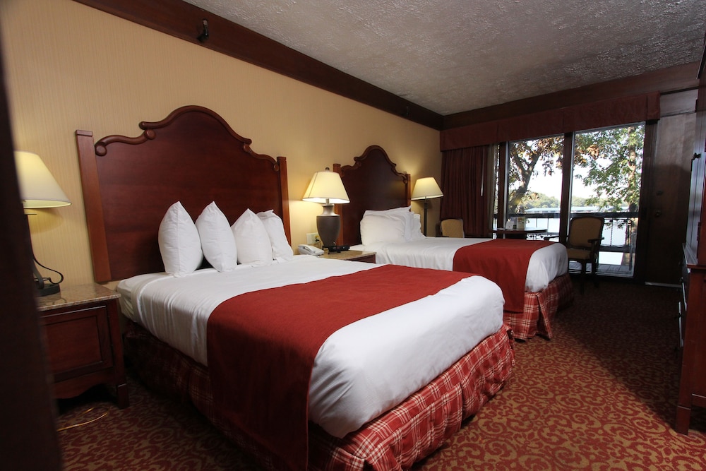 Deluxe Room, 2 Queen Beds, Ground Floor photo 2