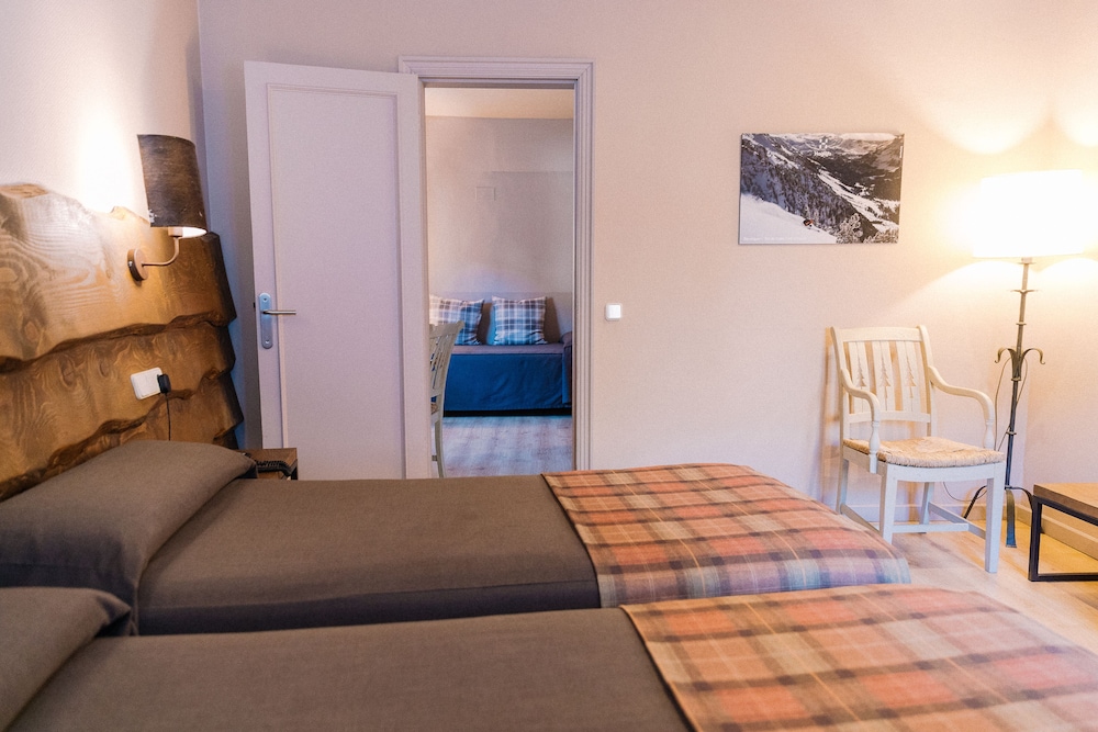 Triple Room (2 adults + 1 child) - Photo 6