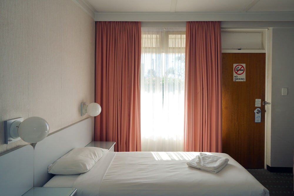 Standard Room, Queen and Single photo 3