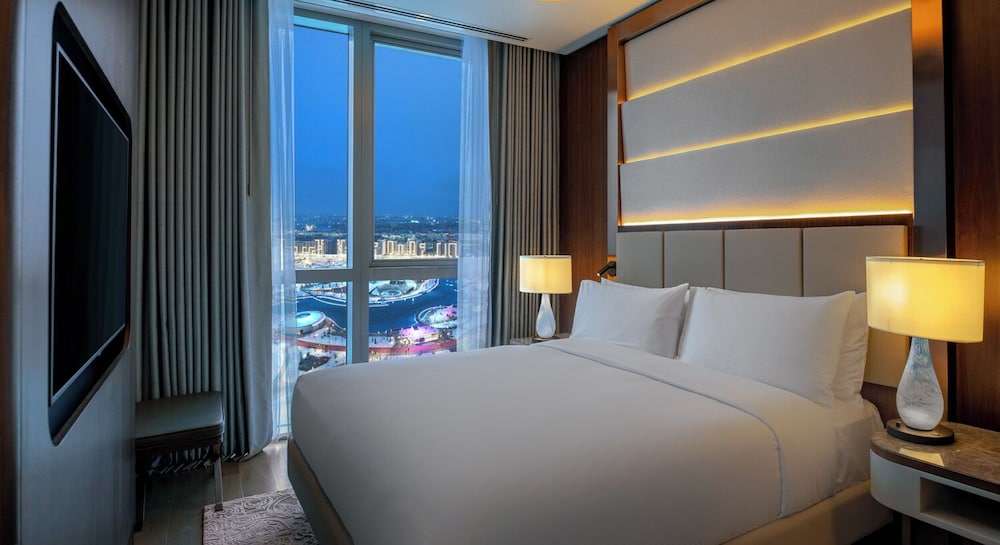Suite, 1 King Bed, Park View - Photo 4