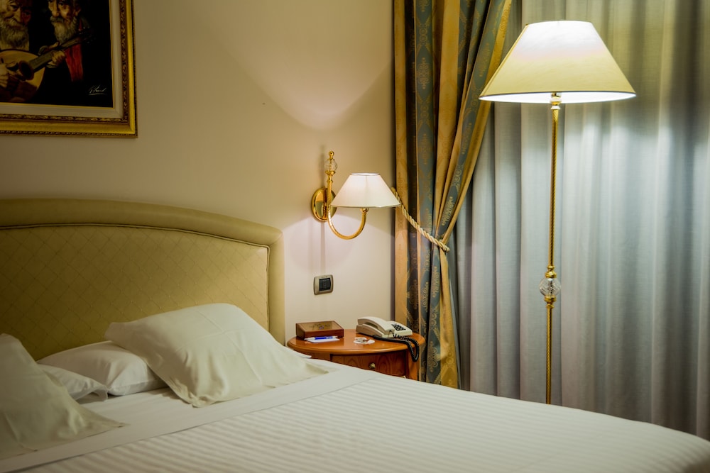 Classic Double or Twin Room - Photo 2