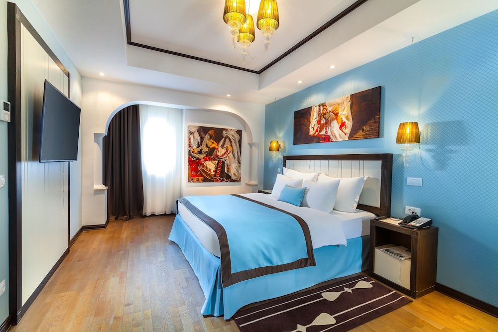 Luxury Suite photo 2