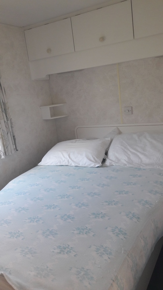 Basic Mobile Home, Multiple Beds photo 1
