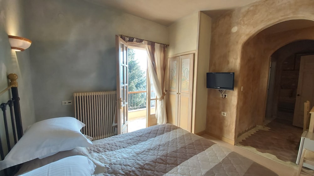 Superior Triple Room, Mountain View photo 1