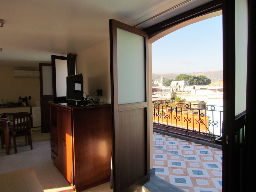 Superior Room, 1 King Bed, Terrace photo 3