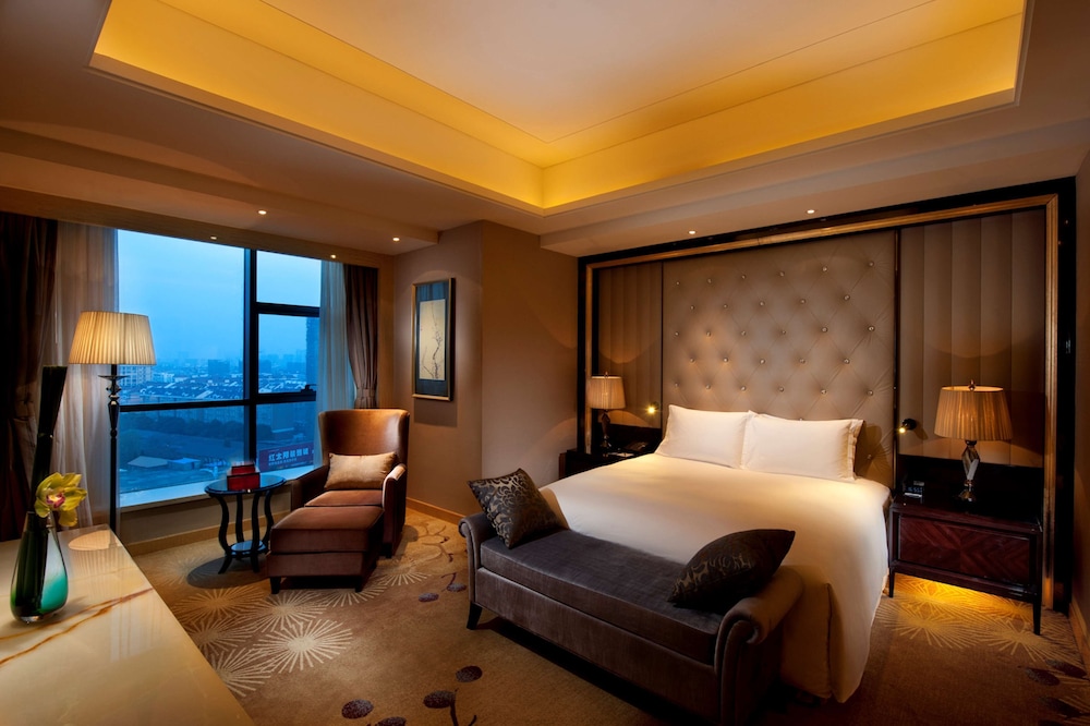 King Deluxe, Deluxe Suite, 1 King Bed