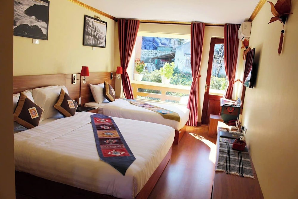 Deluxe Triple Room, Garden View (1 King bed + 1 twin bed) photo 1
