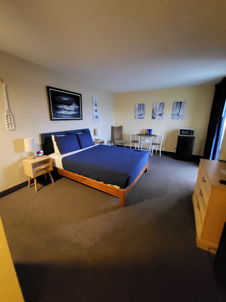 Economy Room, 2 Queen Beds, City View - Photo 1