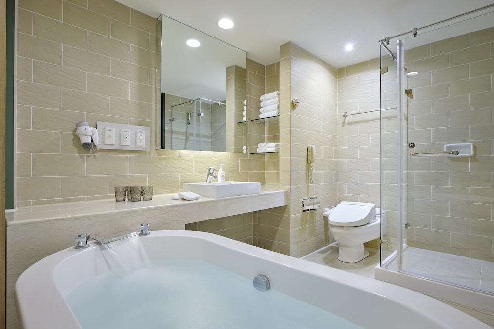 Deluxe Guest Room - Photo 5