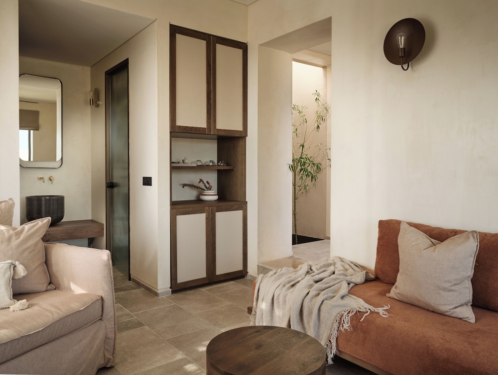 Executive Suite with Private Pool and Sea View - Photo 6