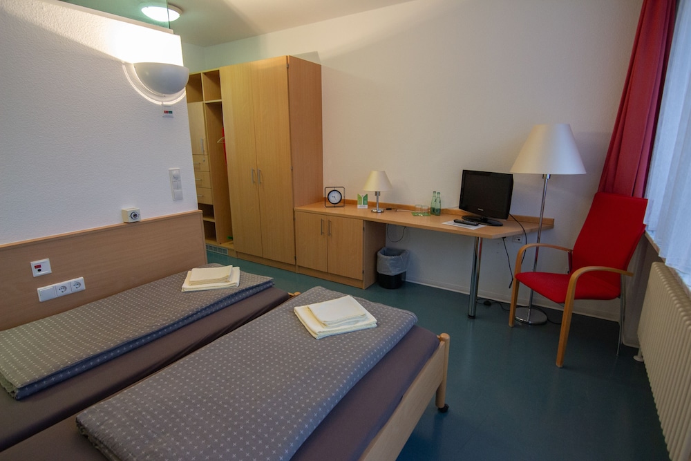 Standard Room, 2 Twin Beds photo 3