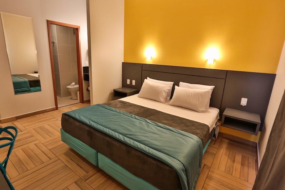 Standard Room, 1 Queen Bed photo 1