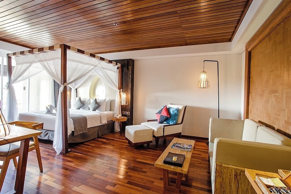 Legong Keraton Suite, Larger Suite, Bathtub & Balcony