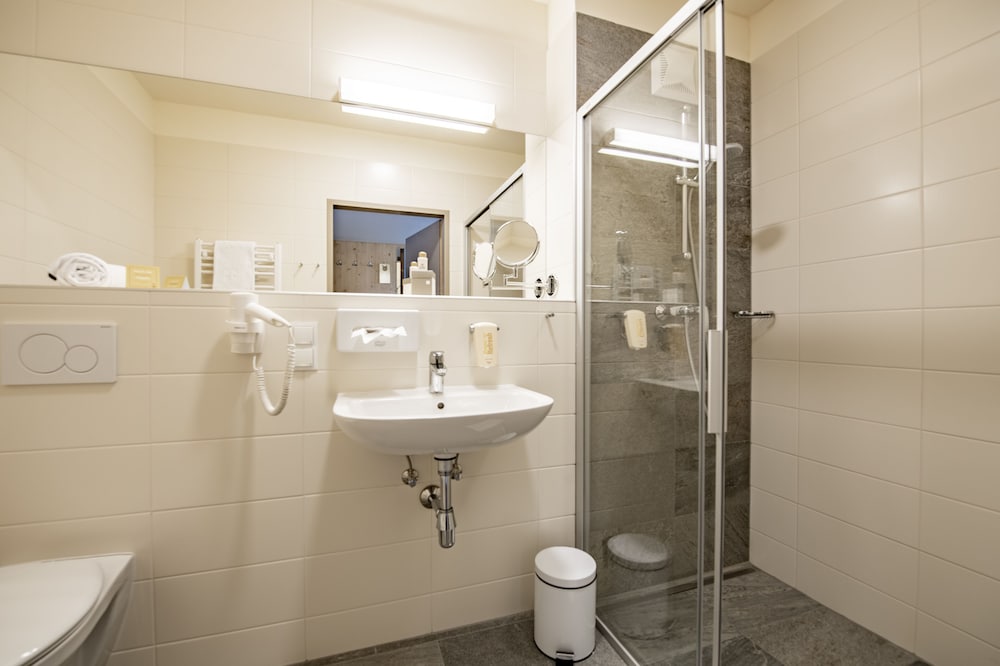 Standard Double or Twin Room - Photo 5