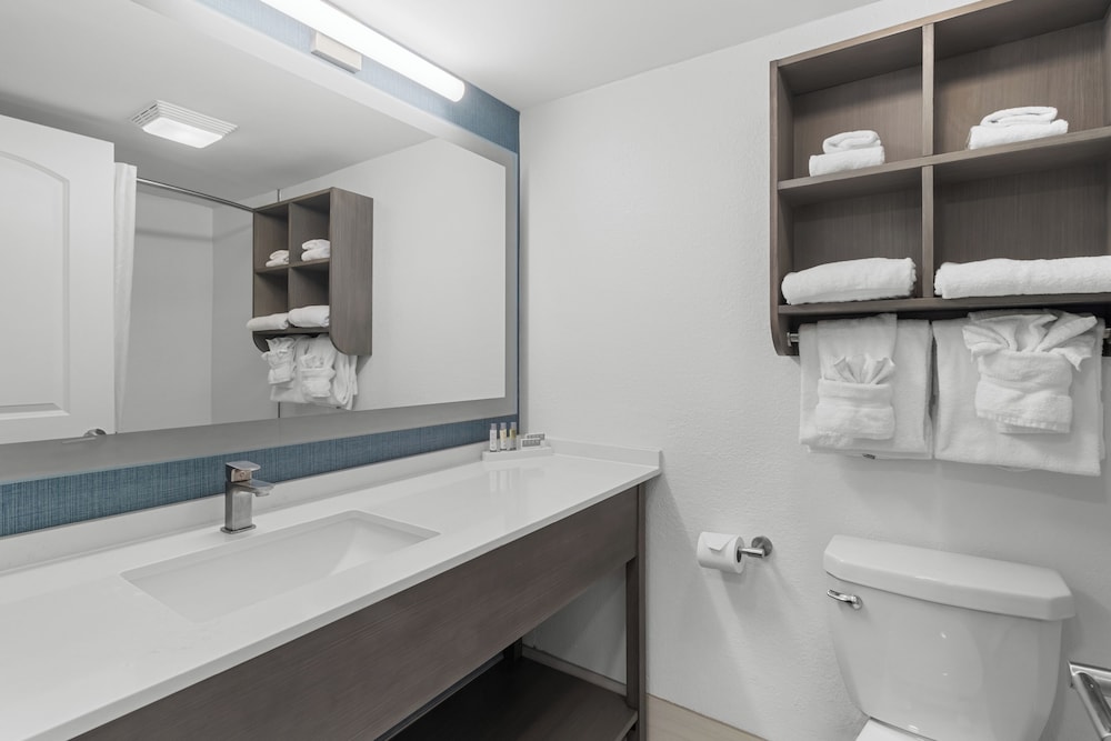 Schooner Ocean View Deluxe Room - Photo 8