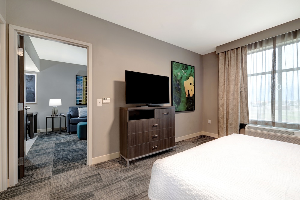 Suite, 1 Bedroom - Photo 2