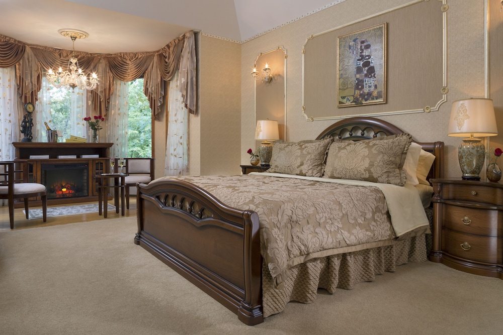 Royal Treatment Suite photo 1