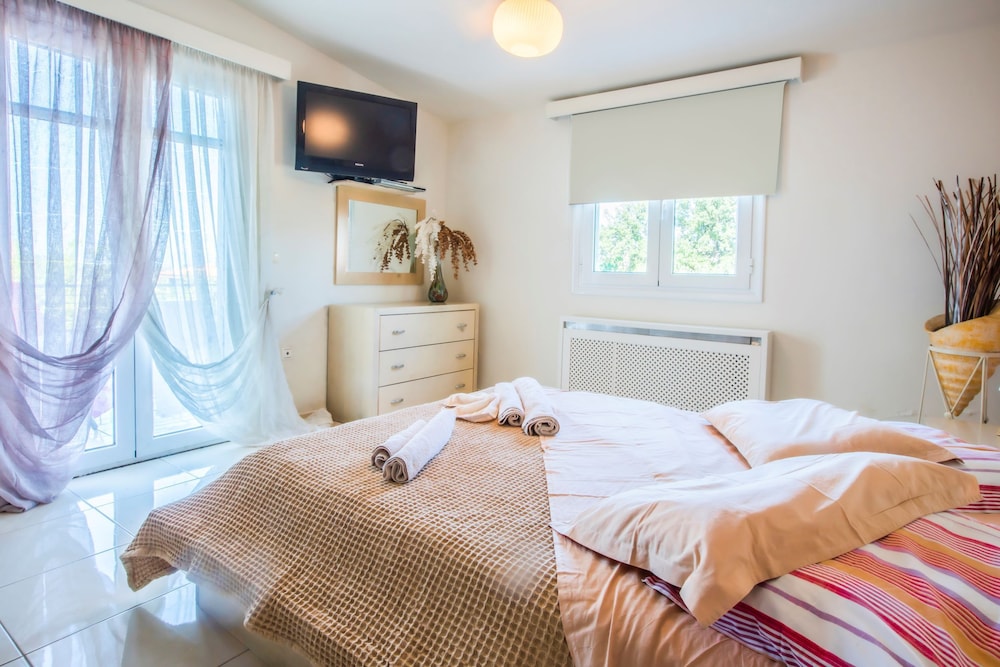 Villa, 3 Bedrooms, Smoking, Private Pool