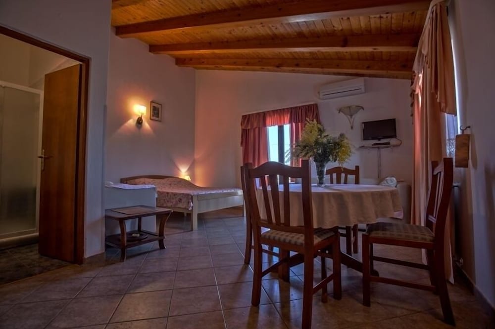 Comfort Studio, Kitchen, Garden Area