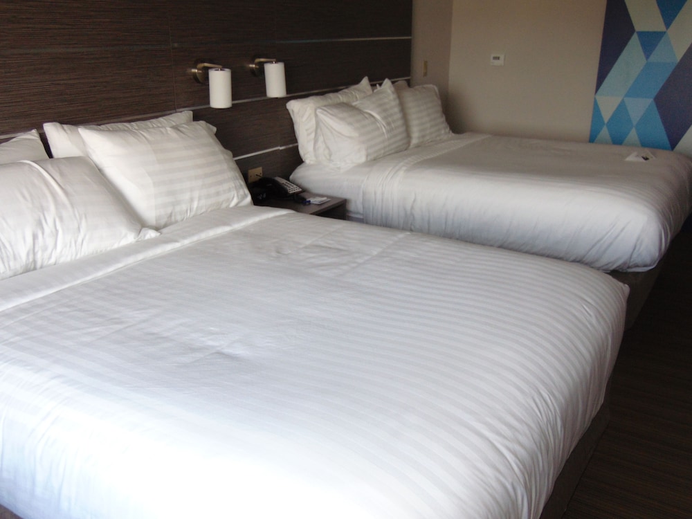 Suite, 2 Queen Beds, Accessible (Communications) photo 2