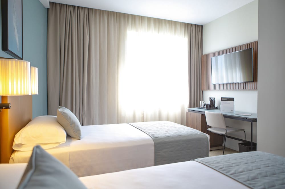 Deluxe Room (Twin) thumbnail 5