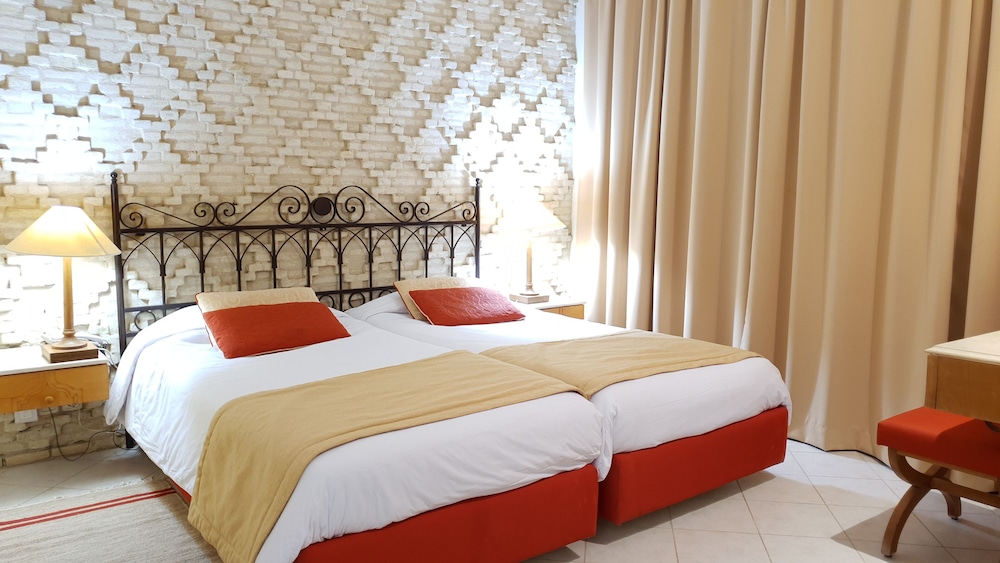 Standard Triple Room, Private Bathroom