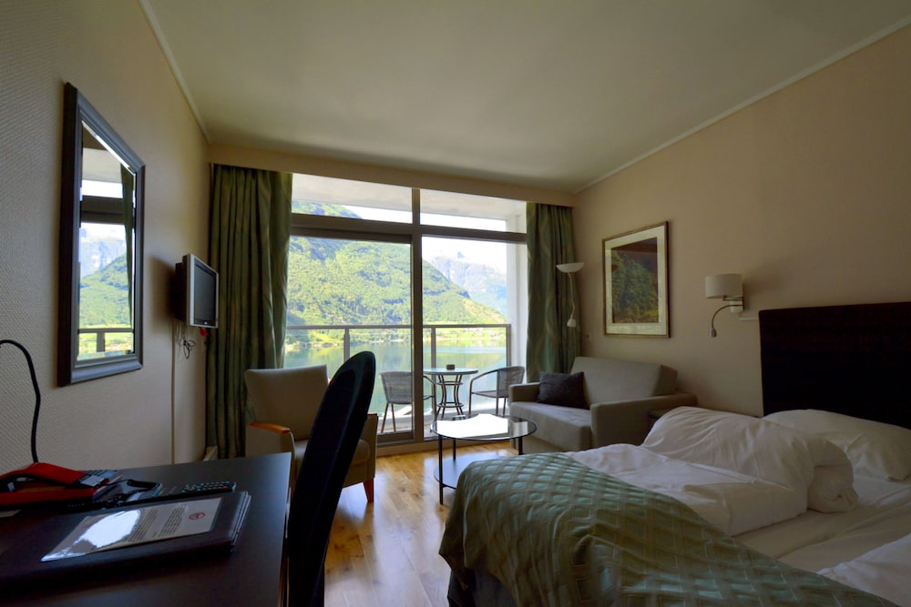 Superior Double or Twin Room (Fjord View) - Photo 11