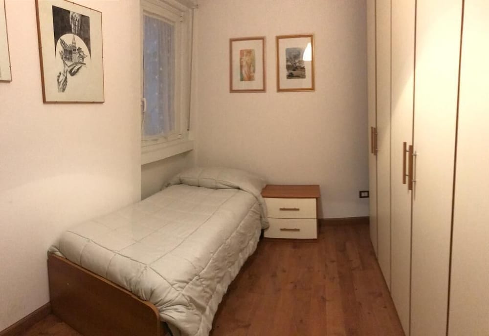 Basic Single Room, Shared Bathroom