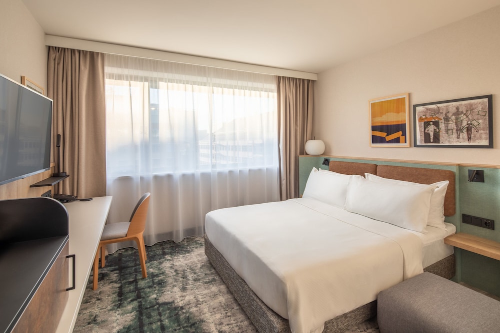 Standard Room, 1 King Bed - Photo 3