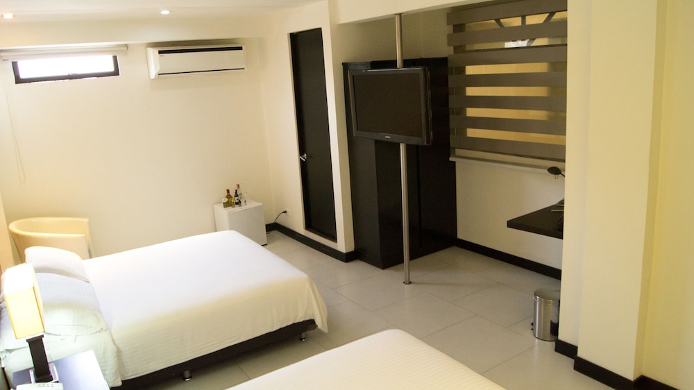 Superior Triple Room, 2 Double Beds photo 3