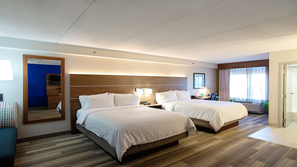 Suite, 1 King Bed, Accessible (Communication, Accessible Tub) - Photo 2