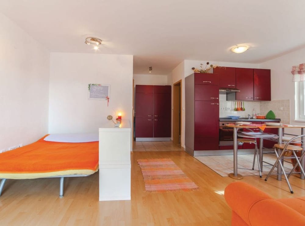 Studio (Studio Apartment With Balcony)