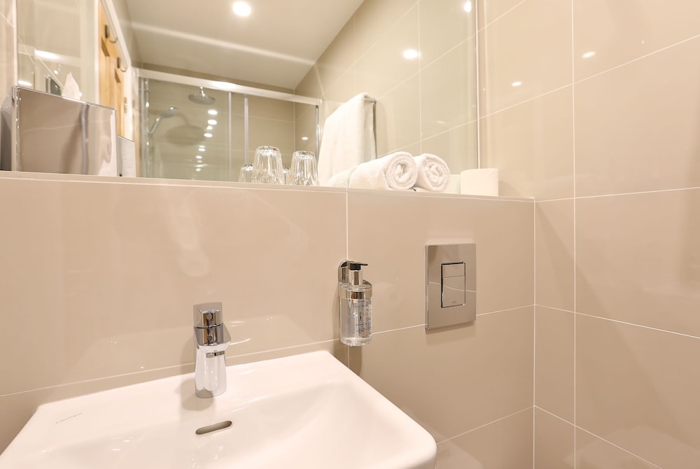 Premium Single Room, Ensuite photo 2