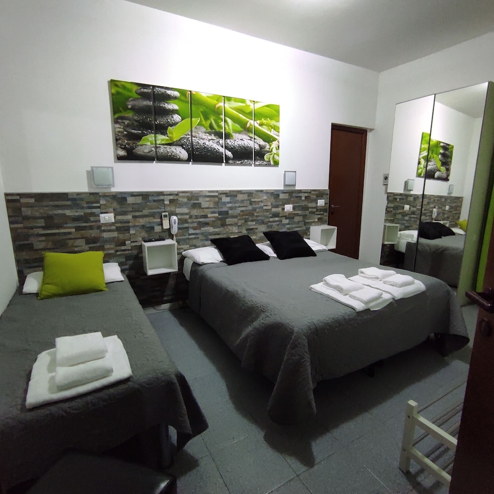 Basic Triple Room, 1 Bedroom - Photo 4
