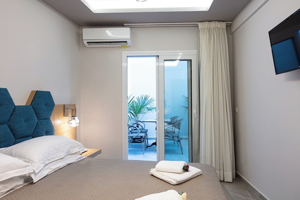 Superior Suite with Jacuzzi \x26amp; Mountain View 2\-4 Pax photo 1