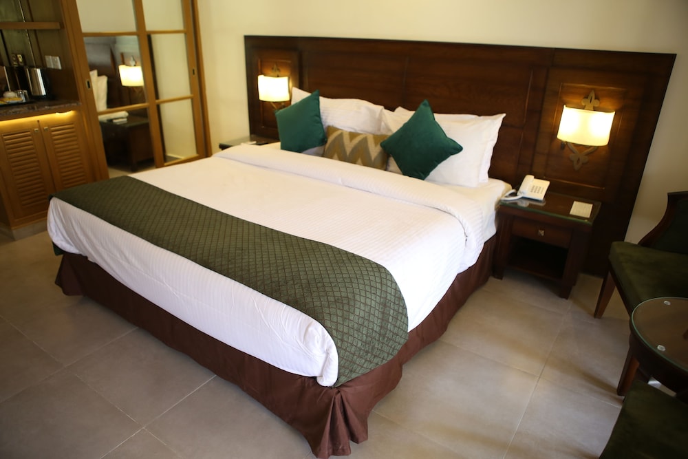 Superior Chalet, 1 King Bed, Garden View, Garden Area