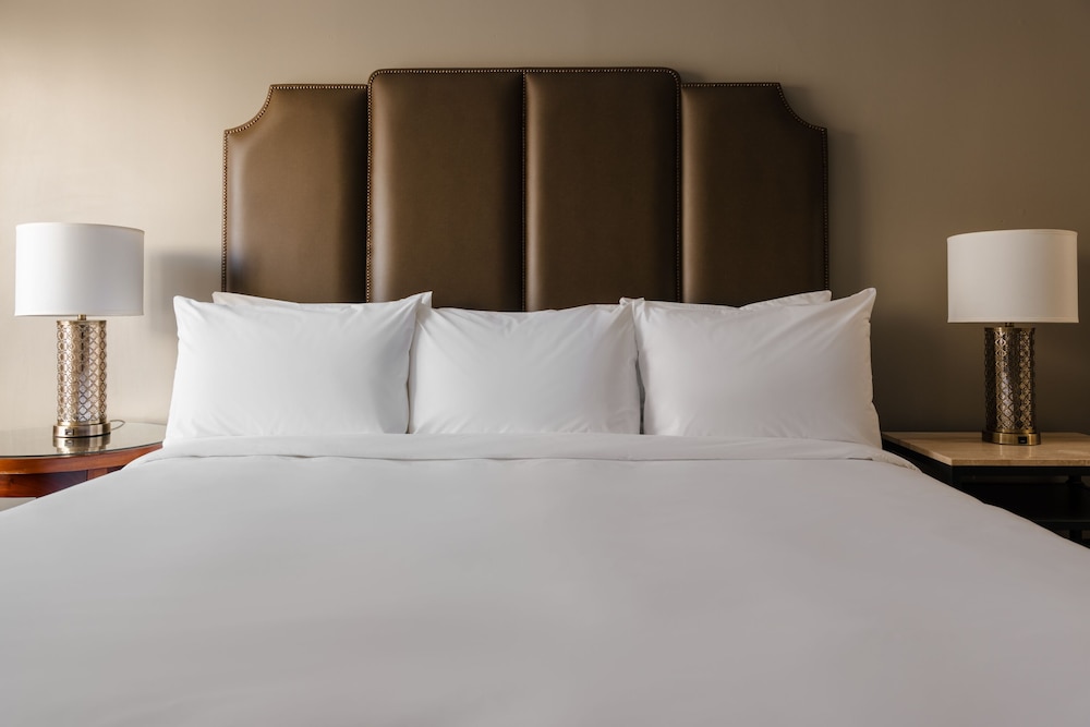 Deluxe Room, 1 King Bed - Photo 3