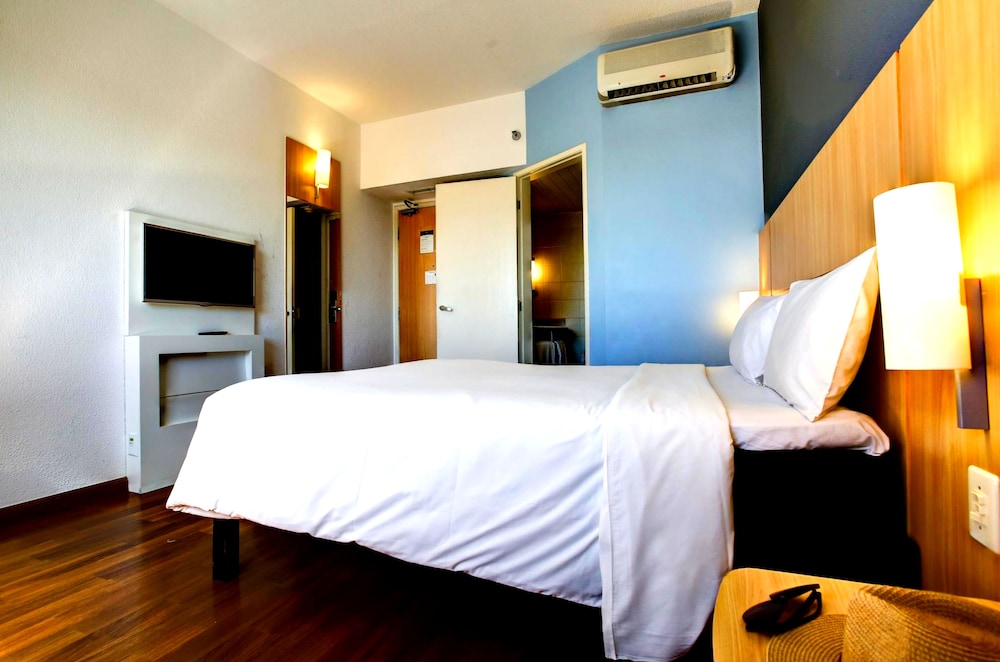 Standard Room, Multiple Beds - Photo 6