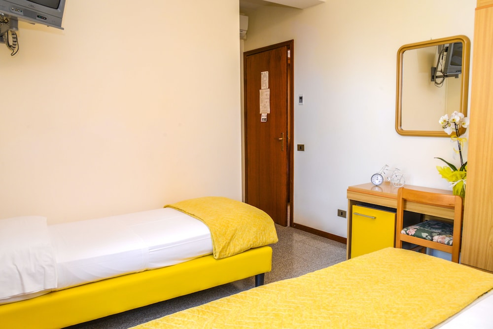 Quadruple Room - Photo 6