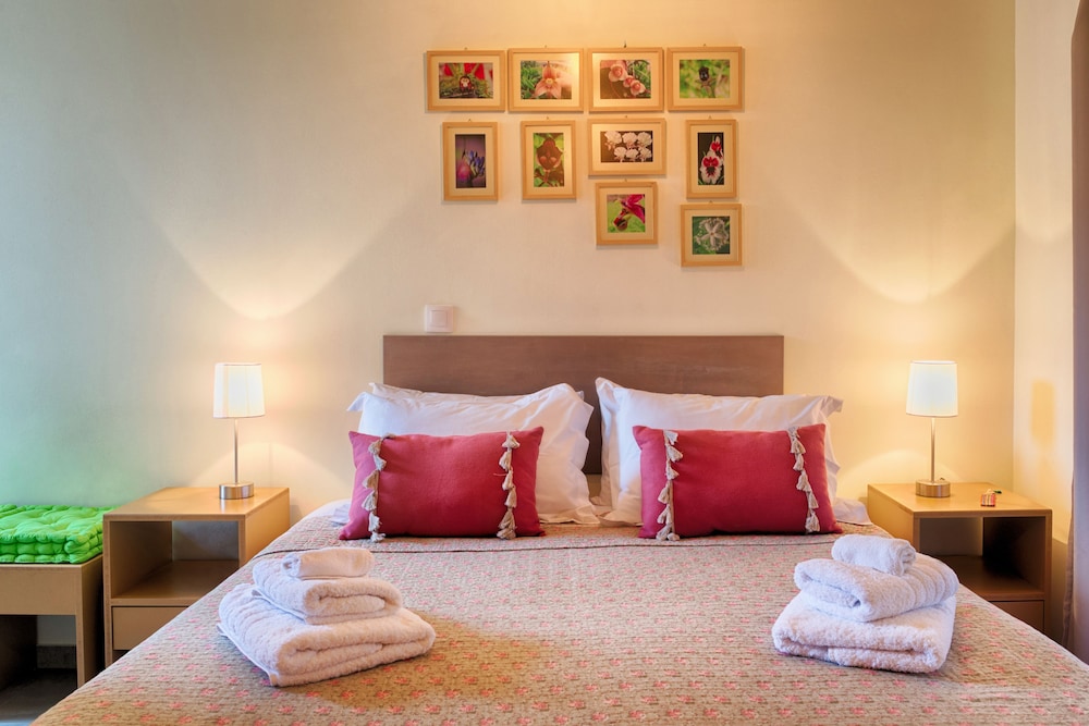 Comfort Room, 1 Bedroom, Private Bathroom, Corner photo 1