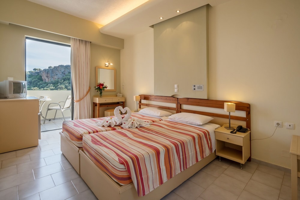 Basic Double or Twin Room - Photo 1