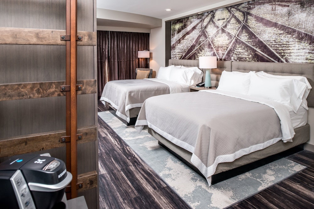 Standard Room, 2 Queen Beds, Accessible (Communications, Roll-In Shower) photo 2
