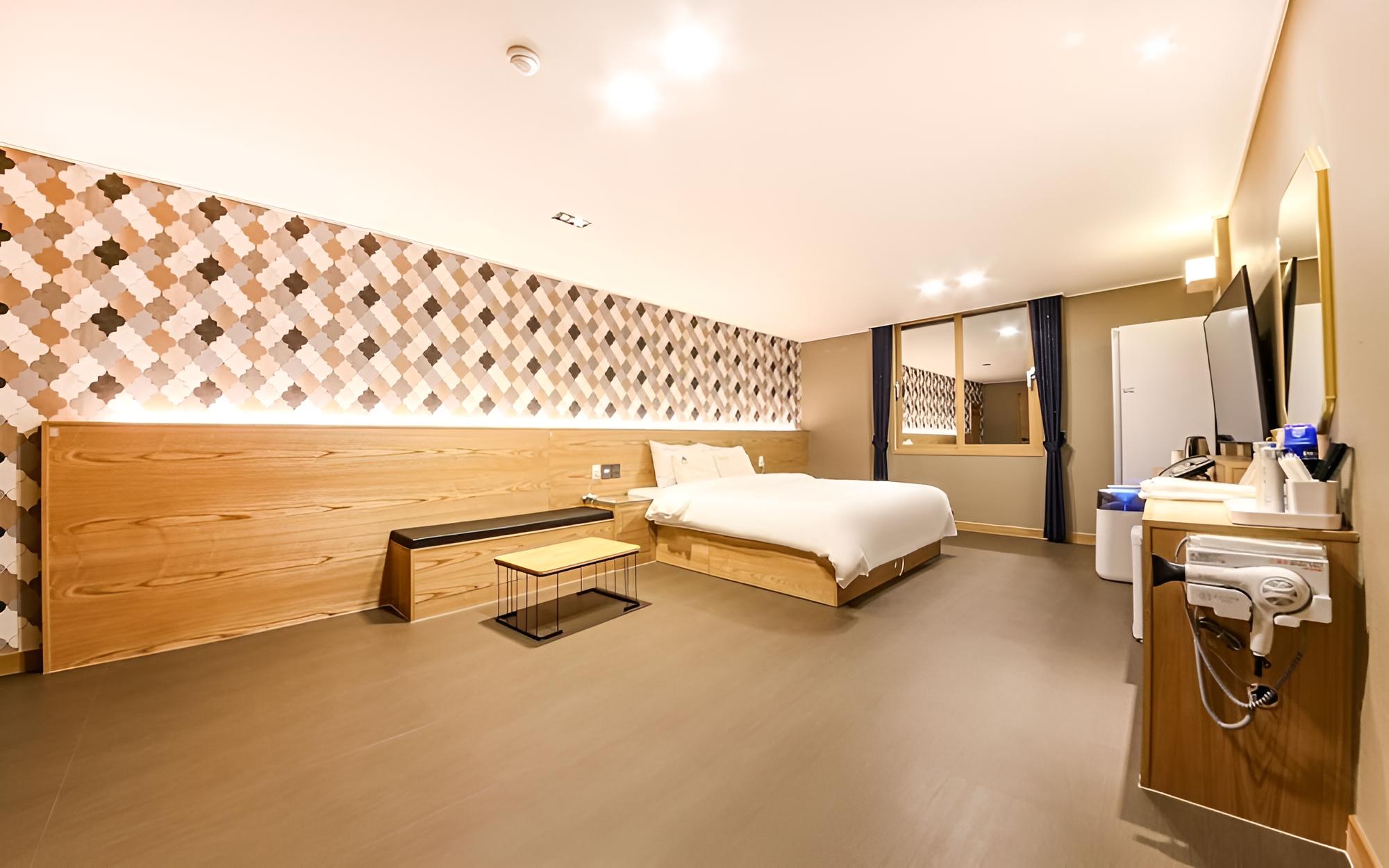 Room (Superior Large King (Ace Bed-High-end) photo 2