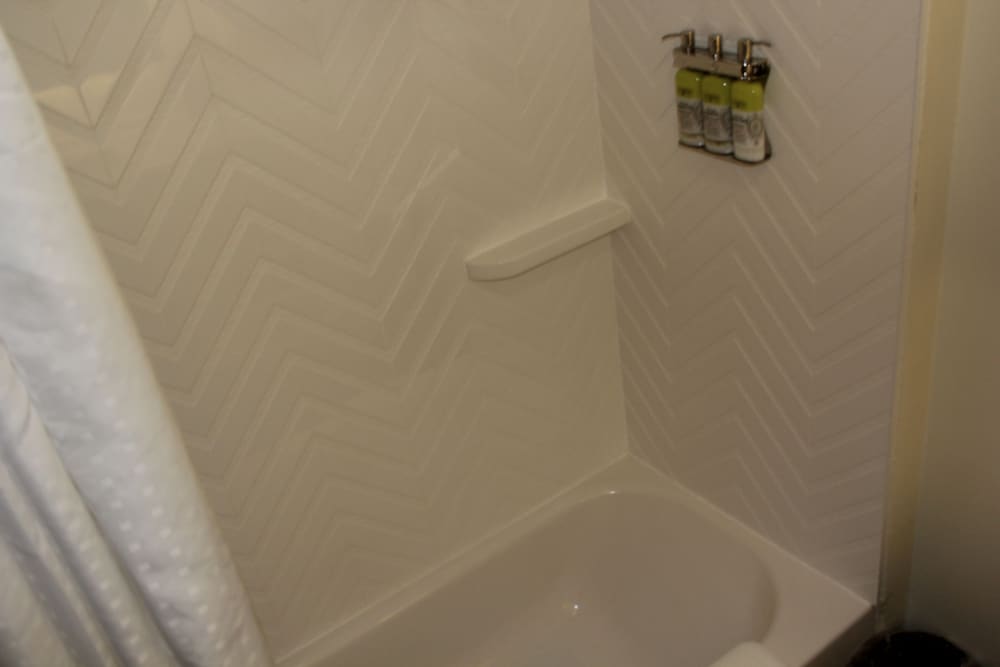 Standard Room, 2 Queen Beds (Top Floor) - Photo 5