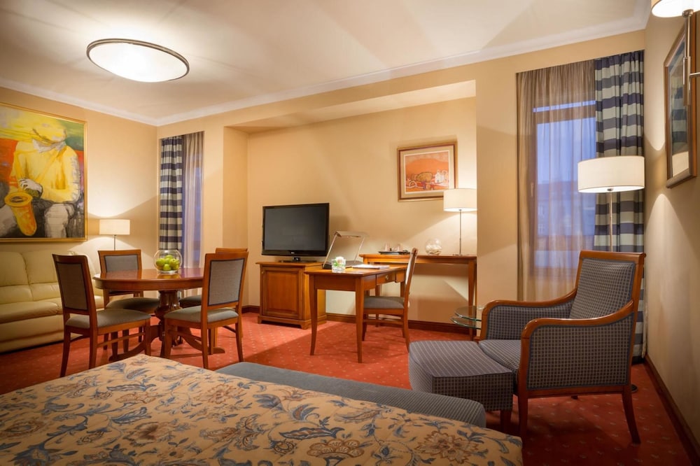 Superior Room, 1 King Bed (Oversized Room) - Photo 2